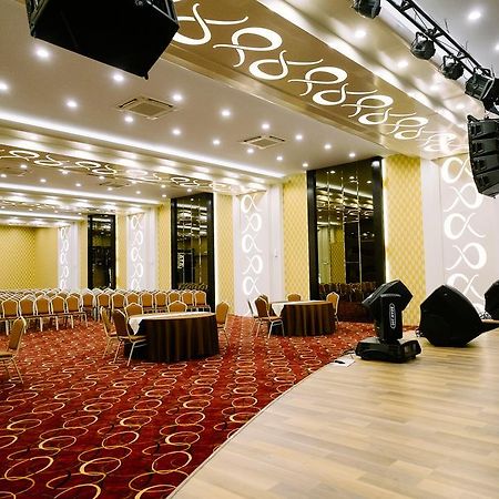 Alpha Hotel פקאנבארו מראה חיצוני תמונה