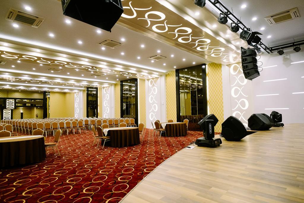 Alpha Hotel פקאנבארו מראה חיצוני תמונה