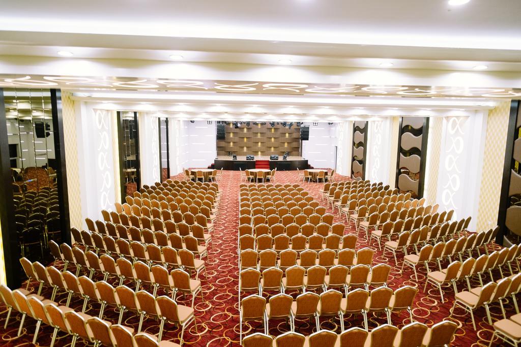 Alpha Hotel פקאנבארו מראה חיצוני תמונה