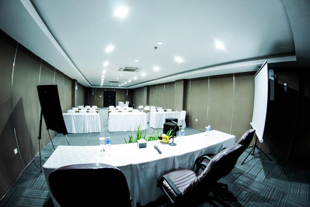 Alpha Hotel פקאנבארו מראה חיצוני תמונה