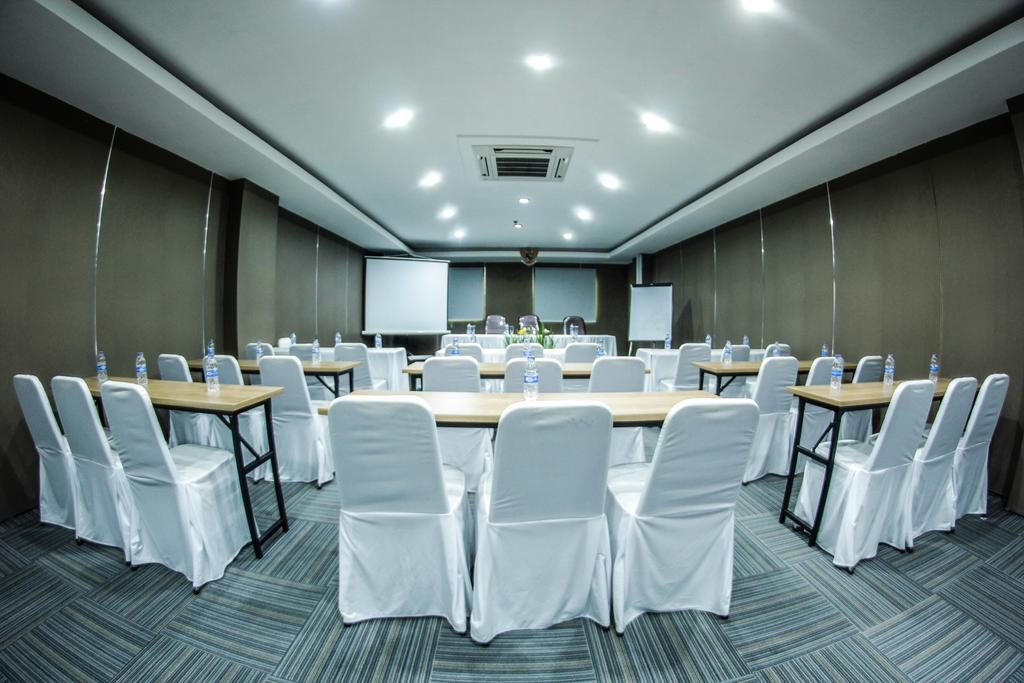 Alpha Hotel פקאנבארו מראה חיצוני תמונה