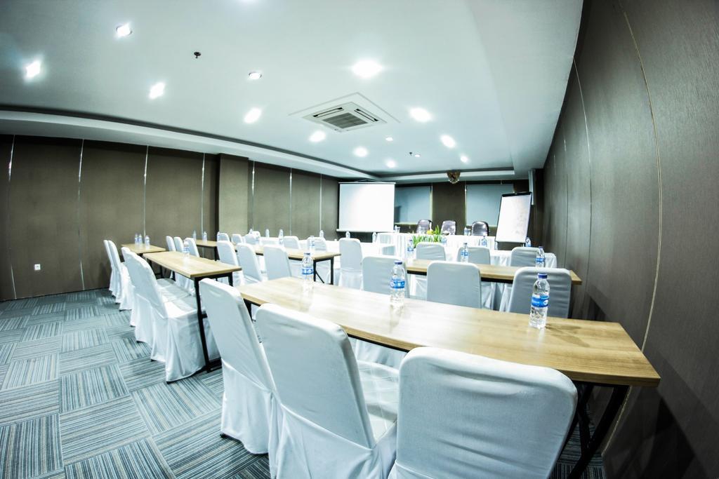 Alpha Hotel פקאנבארו מראה חיצוני תמונה