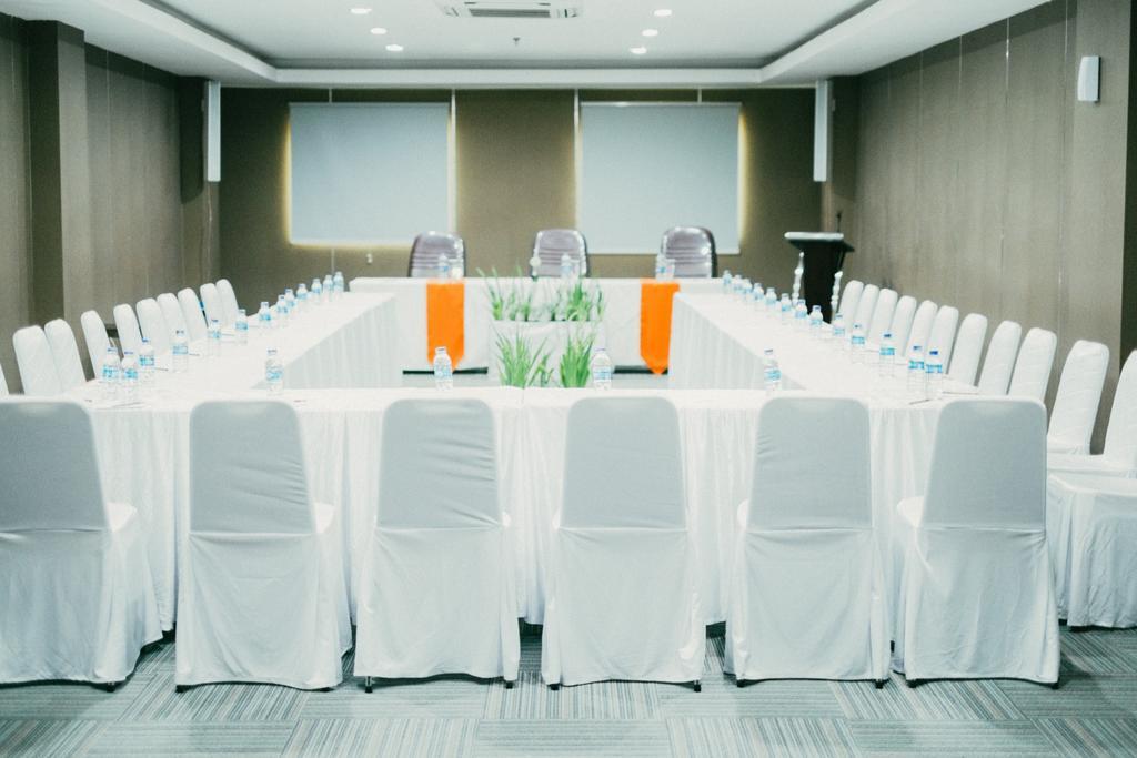 Alpha Hotel פקאנבארו מראה חיצוני תמונה