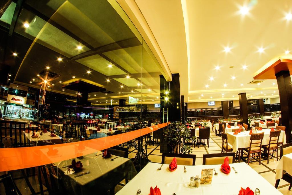 Alpha Hotel פקאנבארו מראה חיצוני תמונה