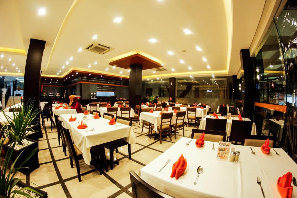 Alpha Hotel פקאנבארו מראה חיצוני תמונה