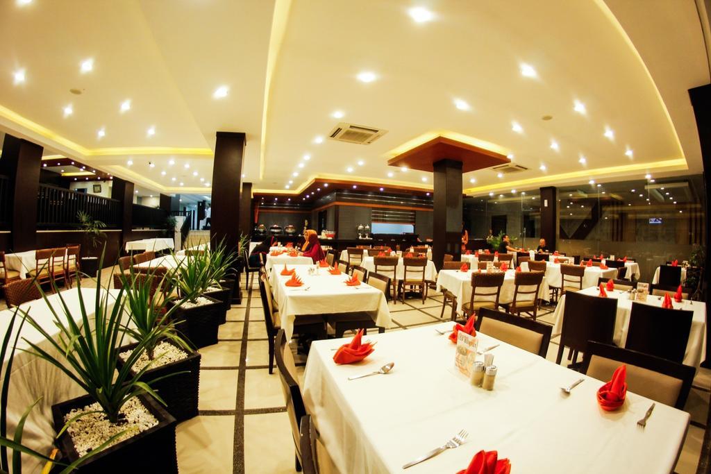 Alpha Hotel פקאנבארו מראה חיצוני תמונה