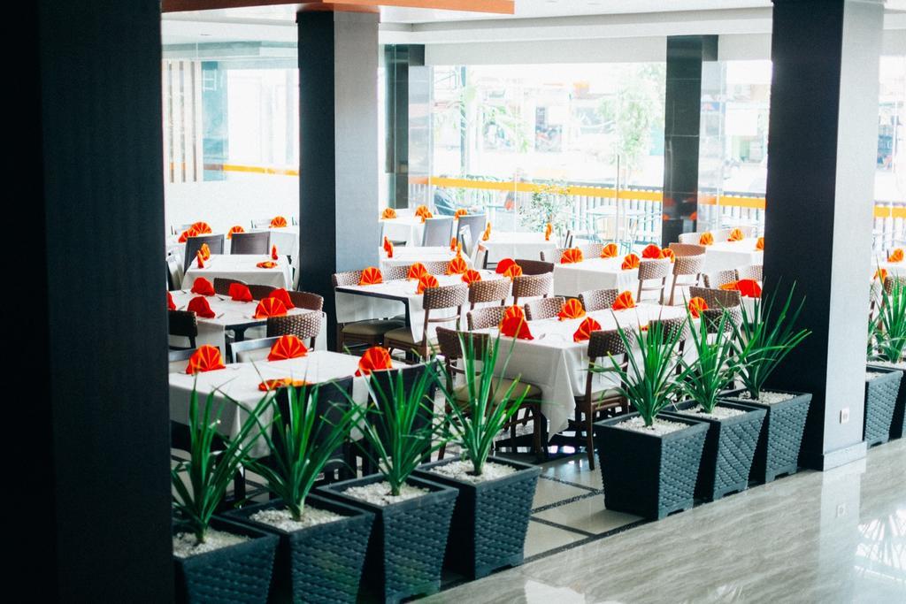 Alpha Hotel פקאנבארו מראה חיצוני תמונה