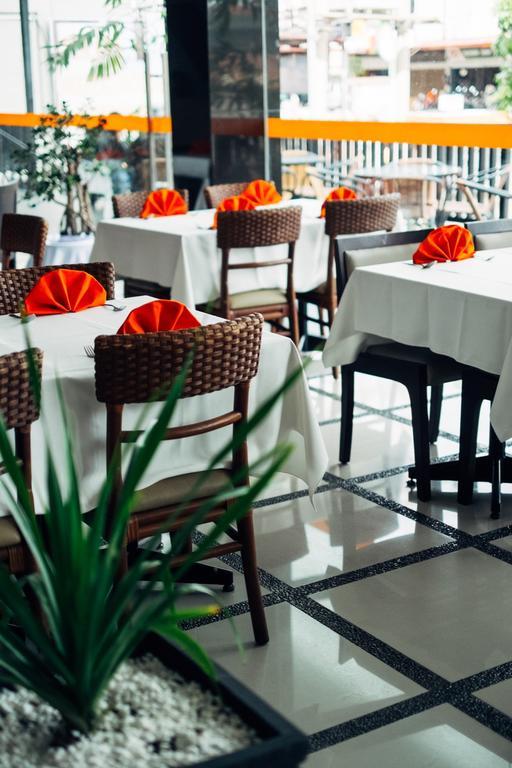 Alpha Hotel פקאנבארו מראה חיצוני תמונה