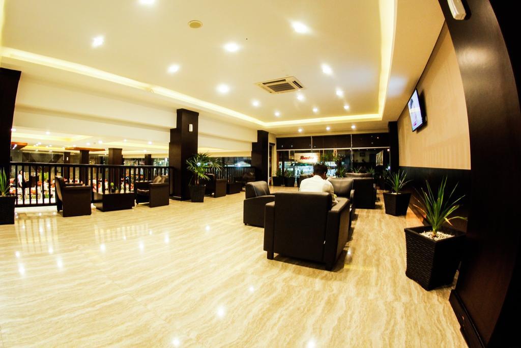 Alpha Hotel פקאנבארו מראה חיצוני תמונה