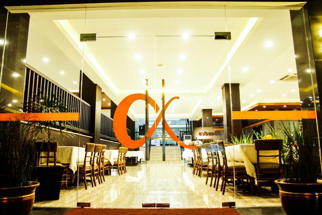 Alpha Hotel פקאנבארו מראה חיצוני תמונה
