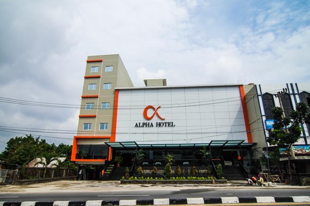 Alpha Hotel פקאנבארו מראה חיצוני תמונה