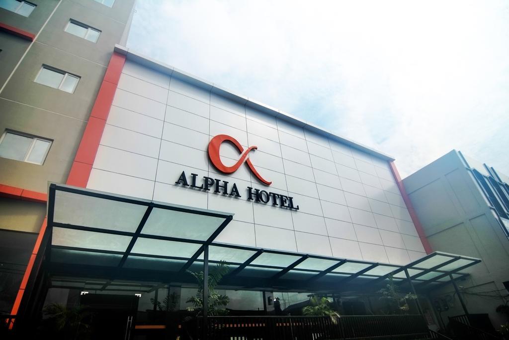 Alpha Hotel פקאנבארו מראה חיצוני תמונה