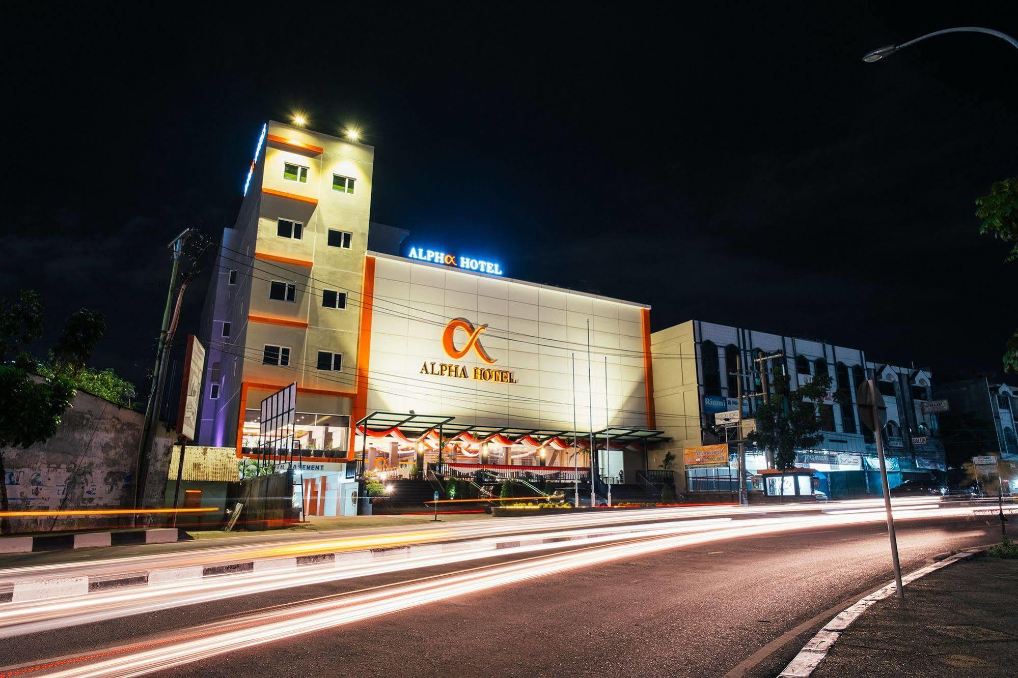 Alpha Hotel פקאנבארו מראה חיצוני תמונה