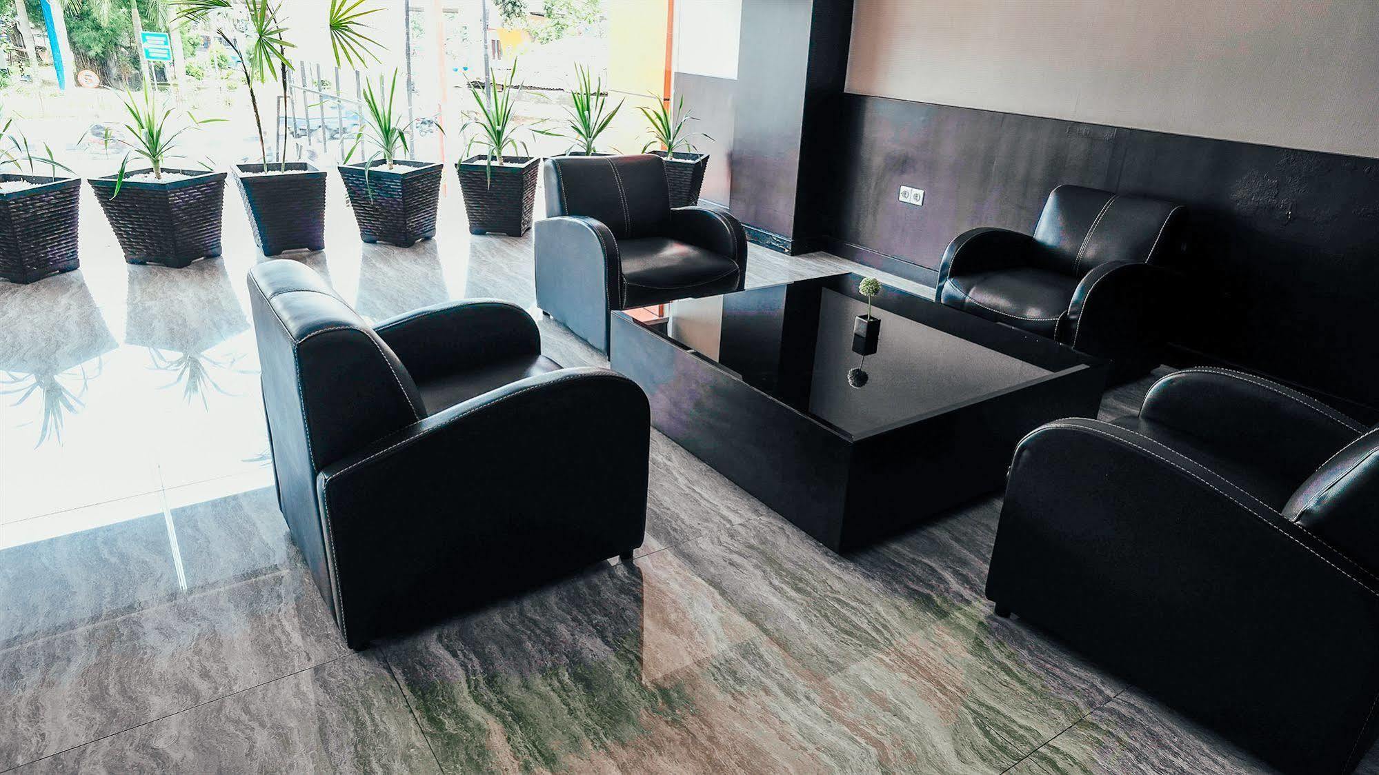 Alpha Hotel פקאנבארו מראה חיצוני תמונה