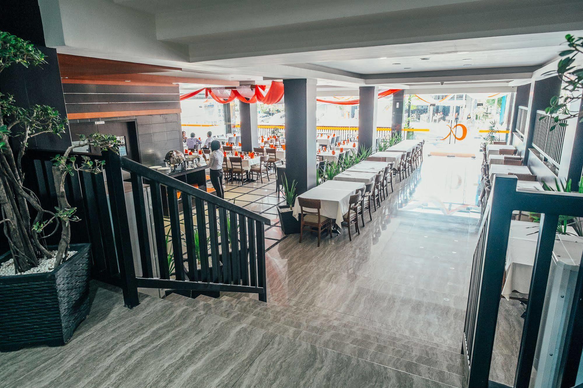 Alpha Hotel פקאנבארו מראה חיצוני תמונה