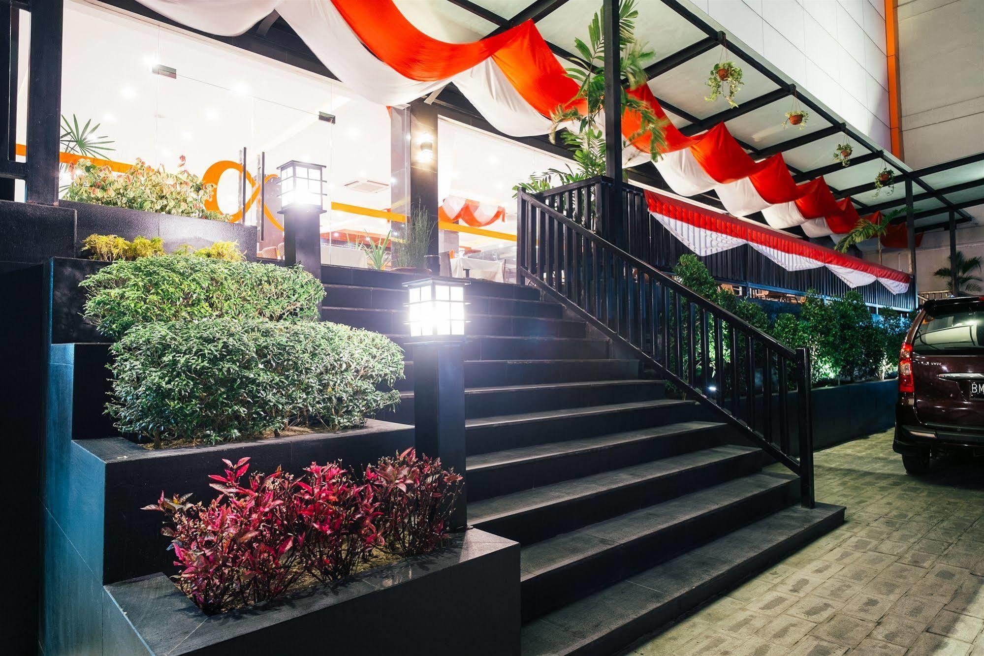 Alpha Hotel פקאנבארו מראה חיצוני תמונה