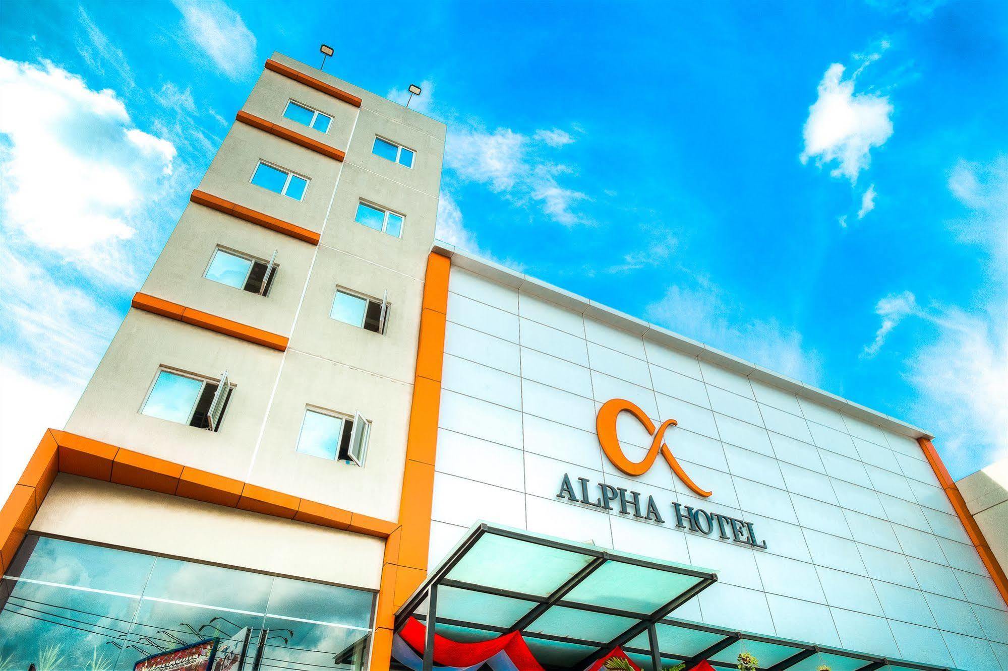 Alpha Hotel פקאנבארו מראה חיצוני תמונה