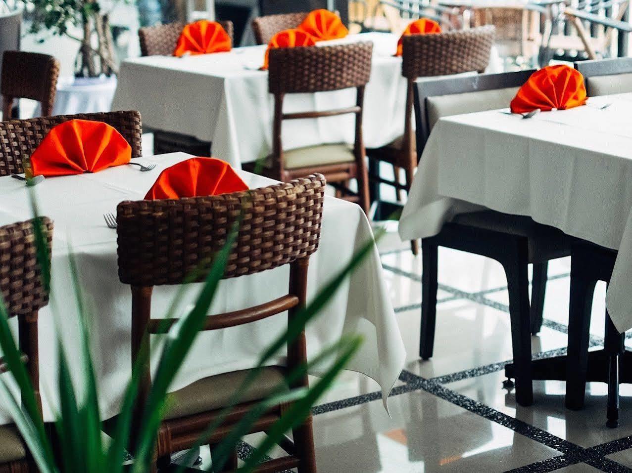 Alpha Hotel פקאנבארו מראה חיצוני תמונה