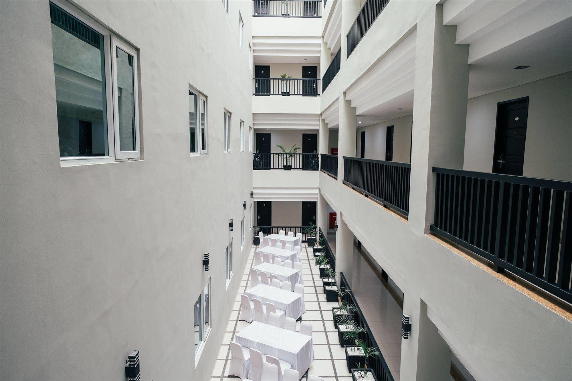 Alpha Hotel פקאנבארו מראה חיצוני תמונה